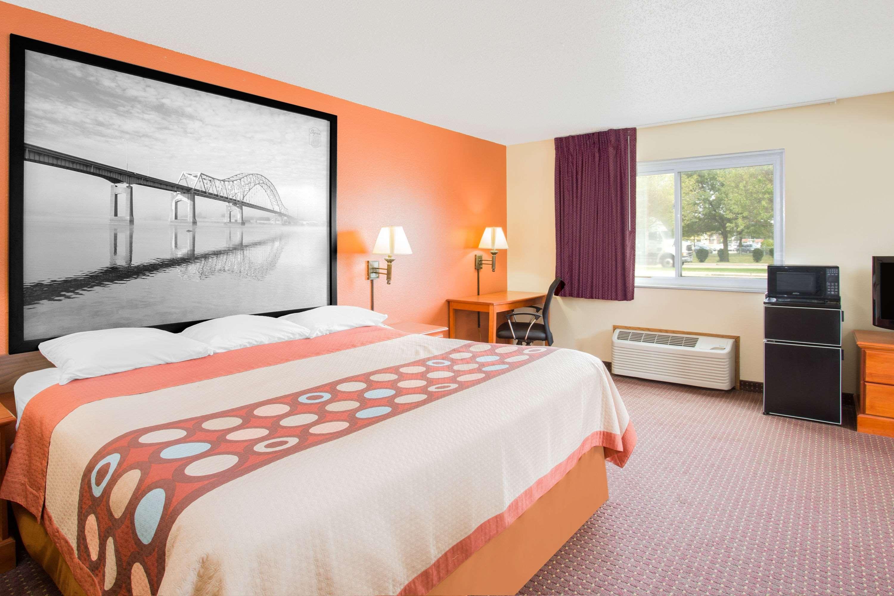 Super 8 By Wyndham Waverly Extérieur photo