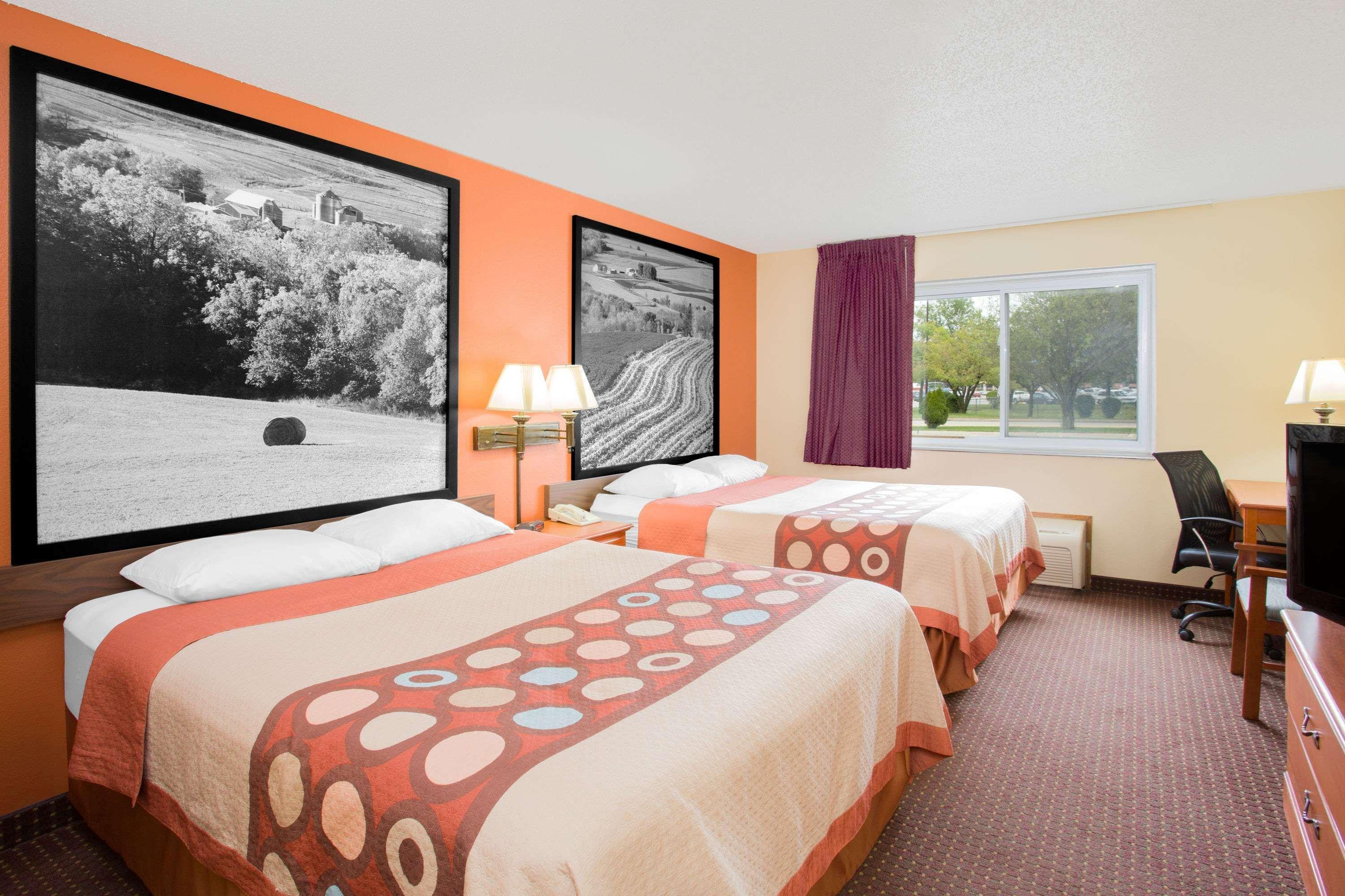 Super 8 By Wyndham Waverly Extérieur photo