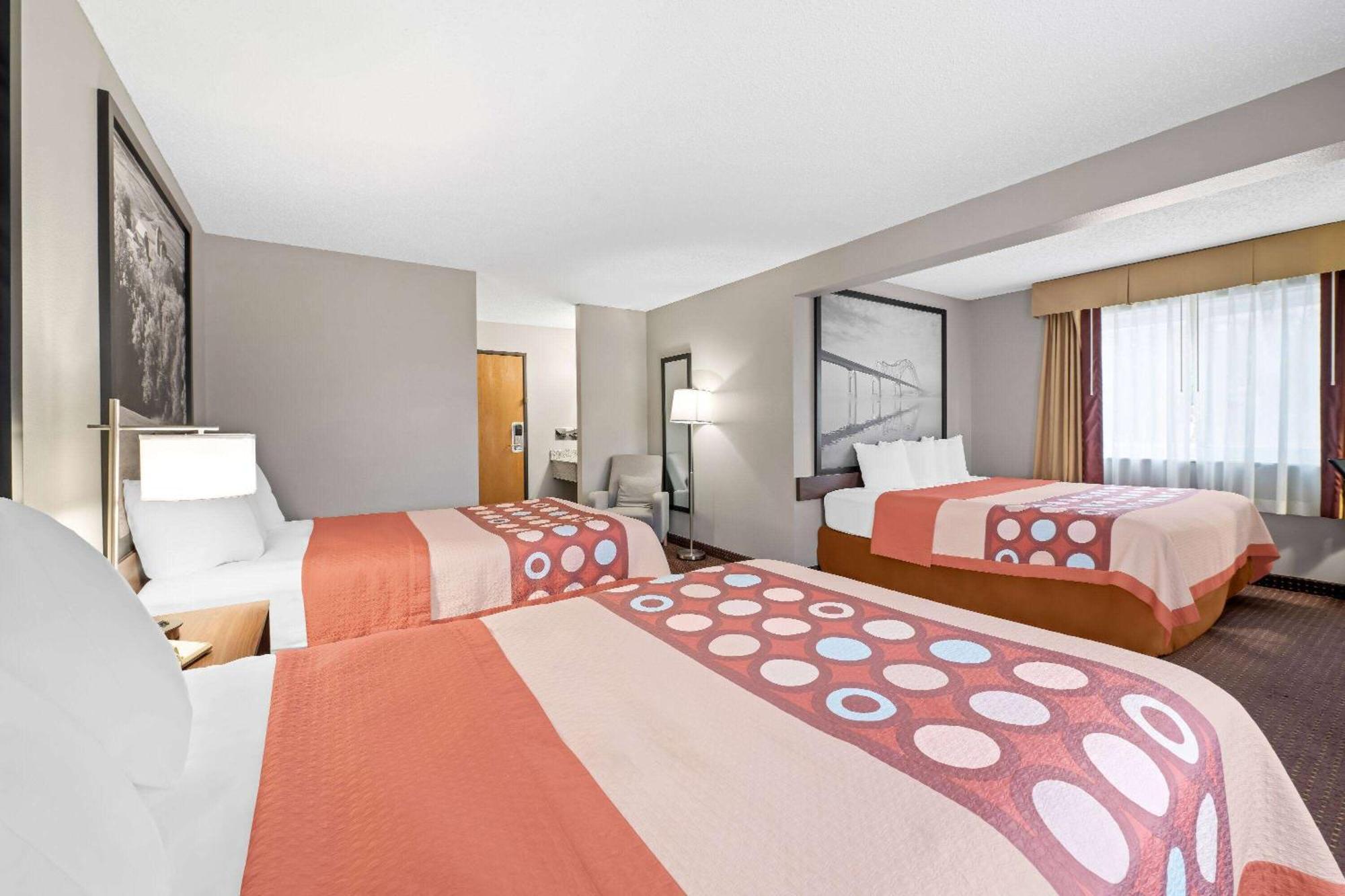 Super 8 By Wyndham Waverly Extérieur photo