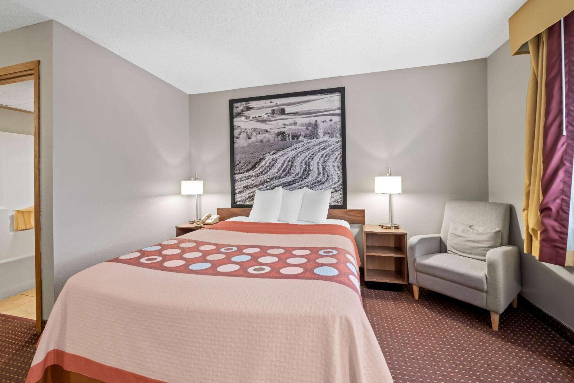 Super 8 By Wyndham Waverly Extérieur photo